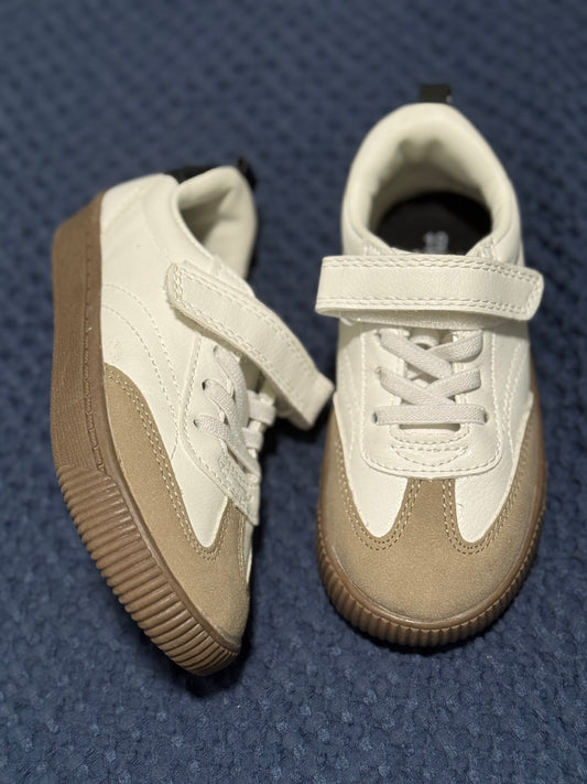 Sneakers, size 10