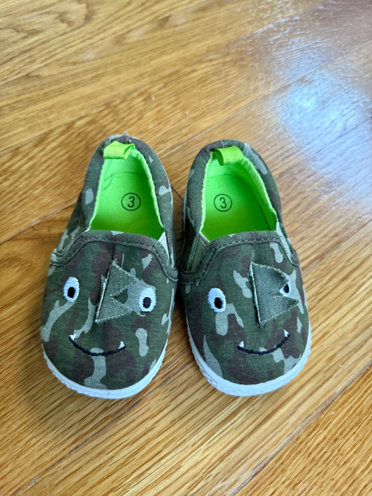 Slip ons, size 3