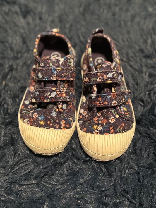 Shoes, size 9