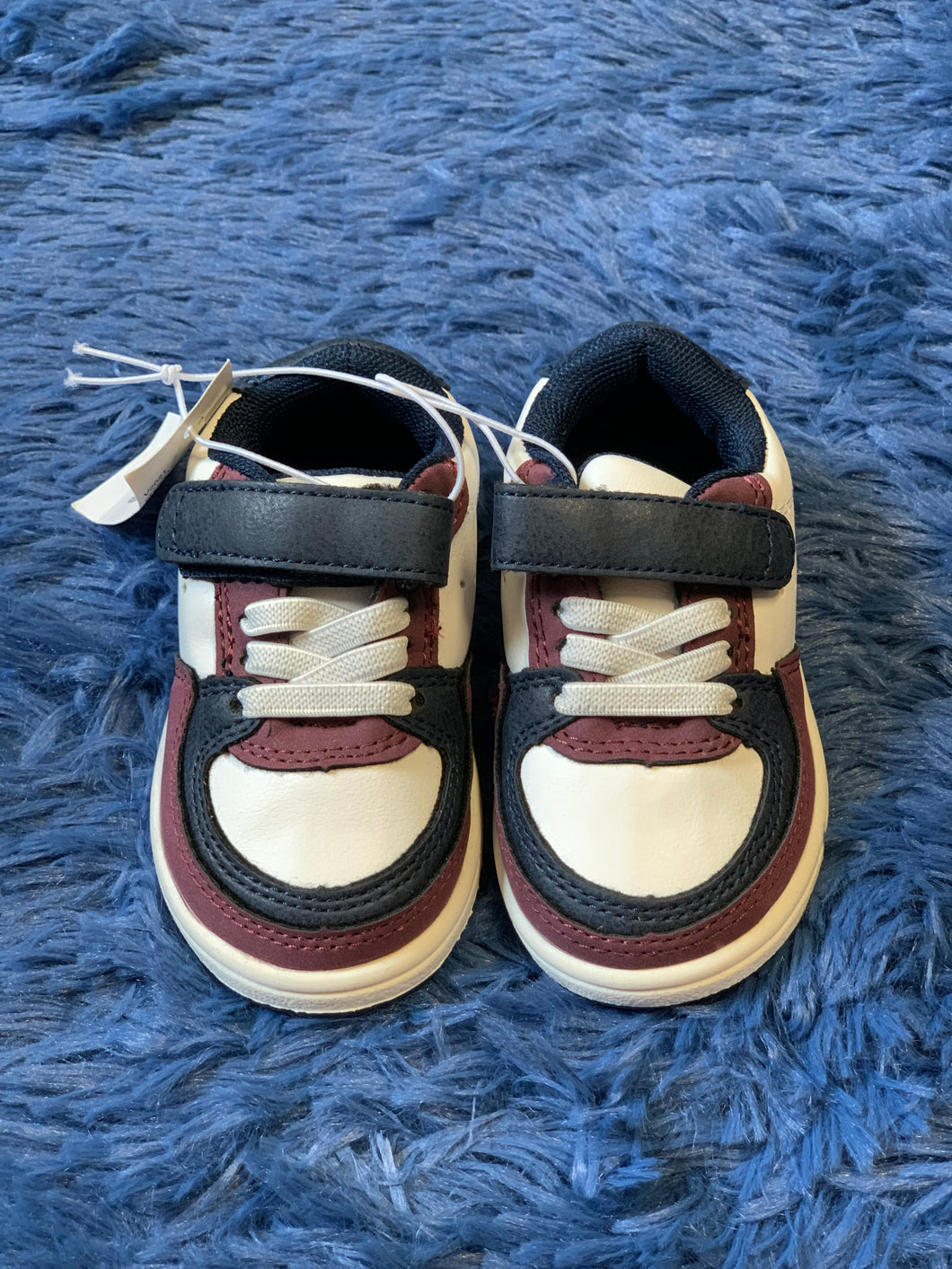 Sneakers NWT, size 4