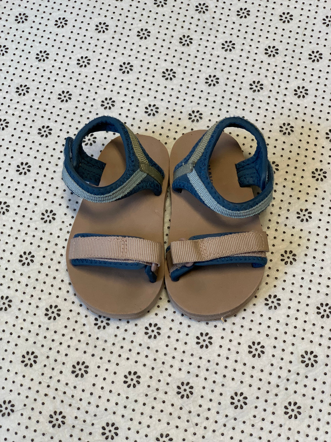 Sandles, size 18-24m