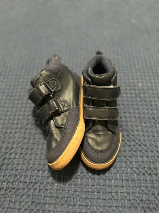 High top sneakers, size 11
