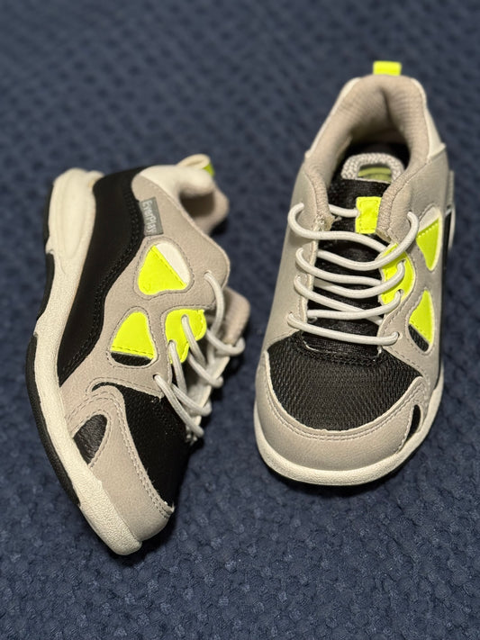 Sneakers, size 7