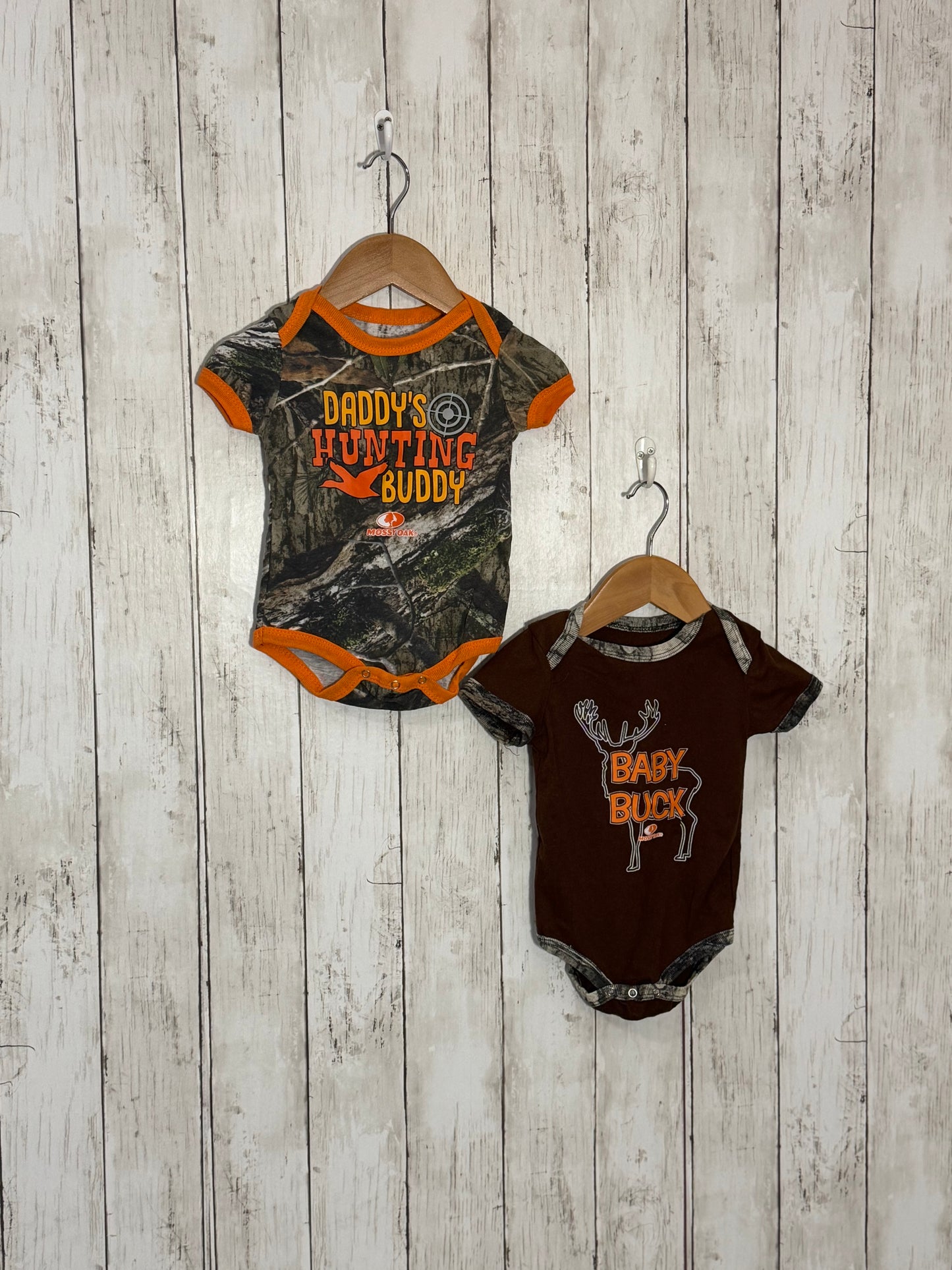 2pc onesie set, size.e 3-6m