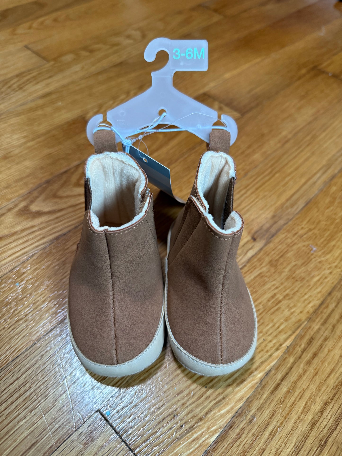 Boots nwt, size 3-6m