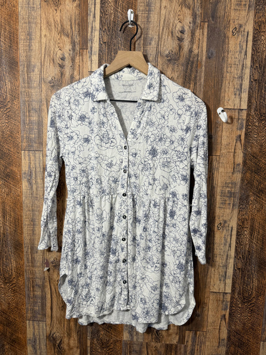 Rayon LS button up, size S