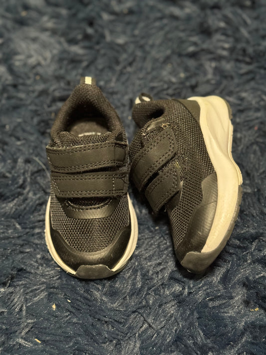 Sneakers, size 4
