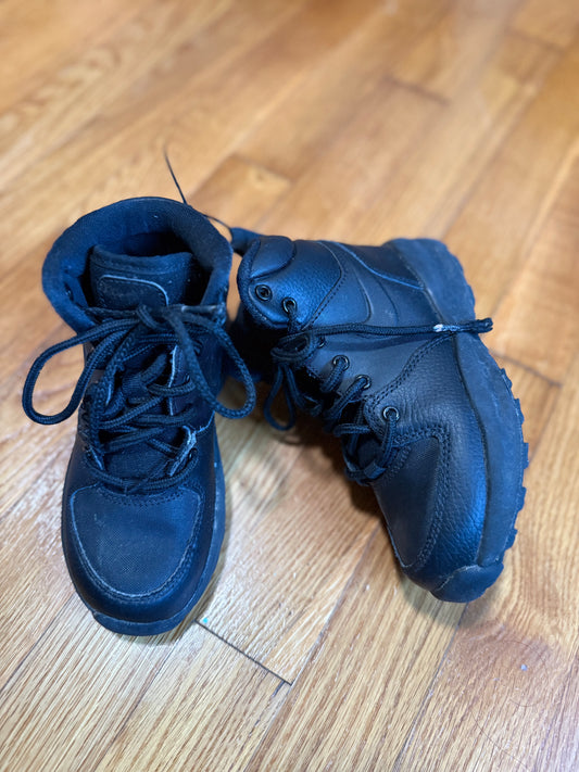 Manoa lace up boots, size 11c