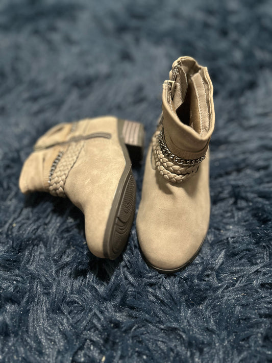 Boots, size 8