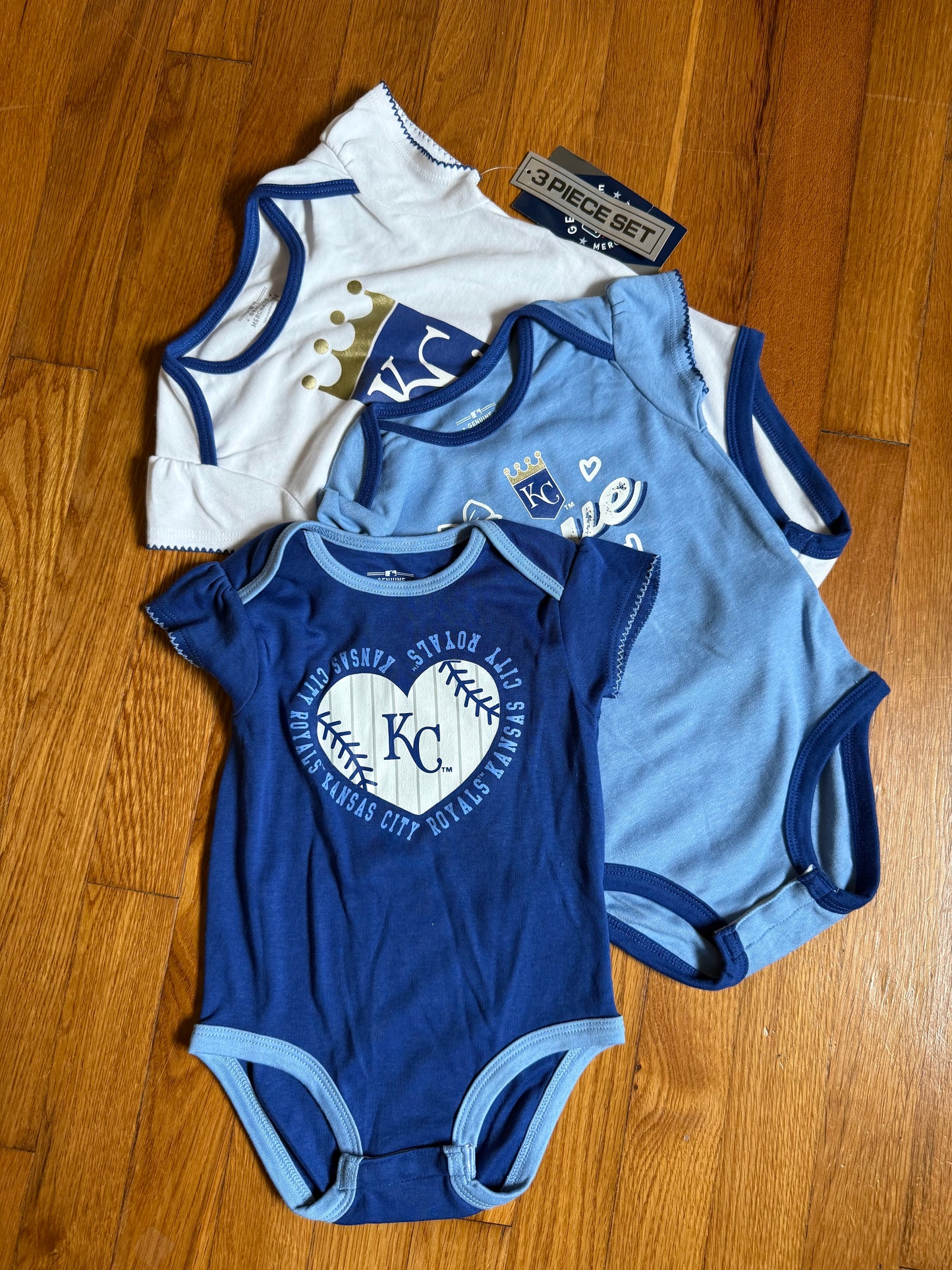 3pc Royals onesie set NWT, size 18m