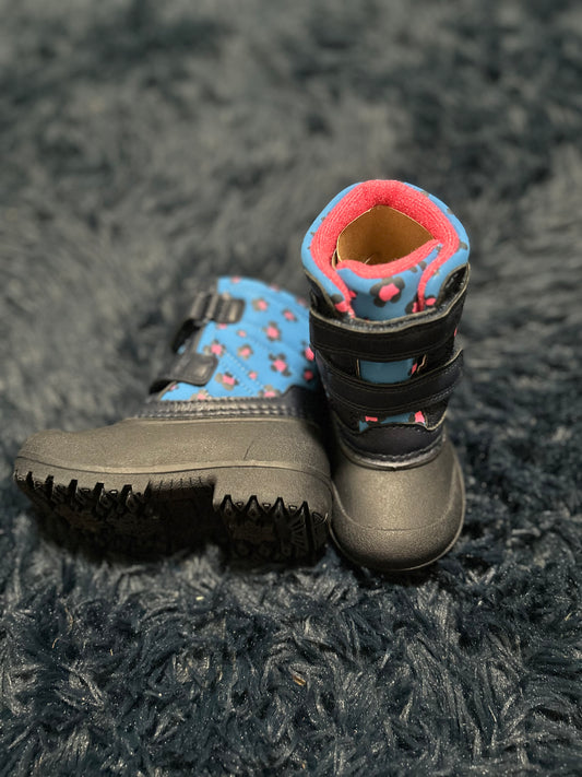 Snow boots NWT, size 5