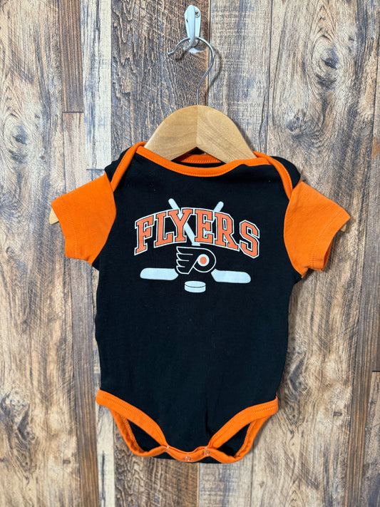 Flyers onesie, size 6-9m