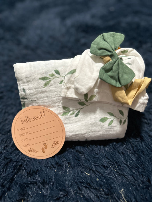 Welcome set with bow, swaddle and plaque