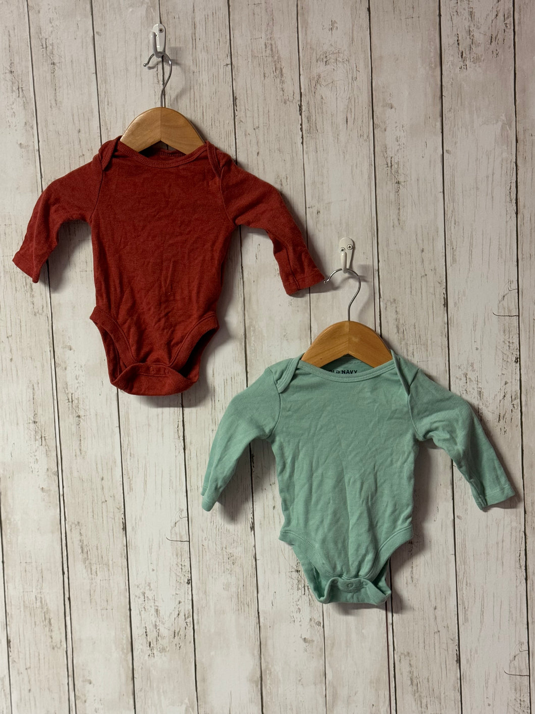 2pc LS onesie set, size 0-3m.  #i42