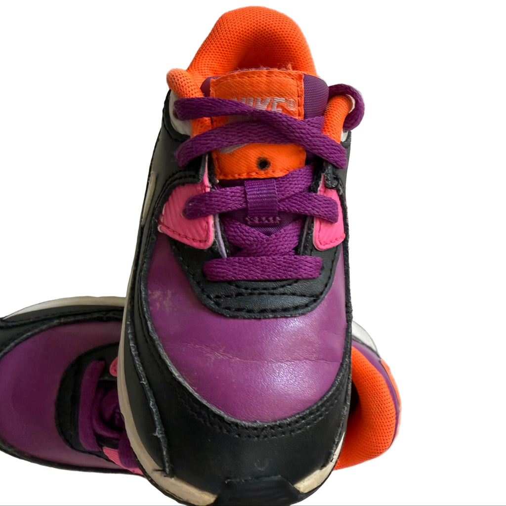 Nike, 8C
